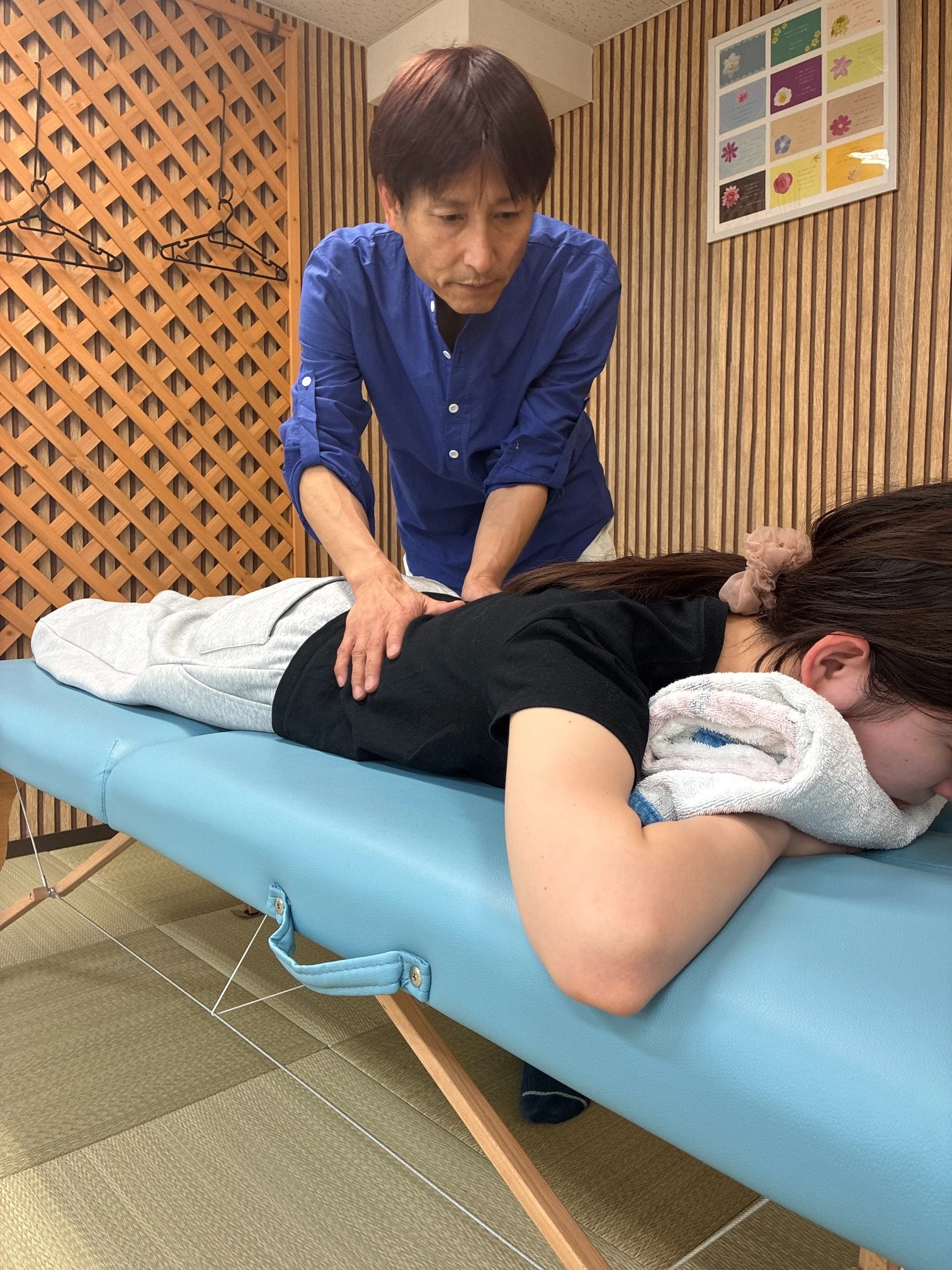 整体道むくれんで施術を受けている様子